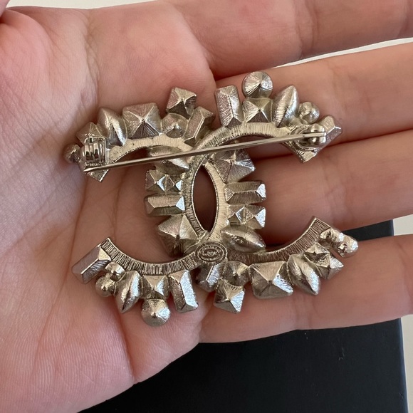 Chanel Brooch - Picture 4 of 9